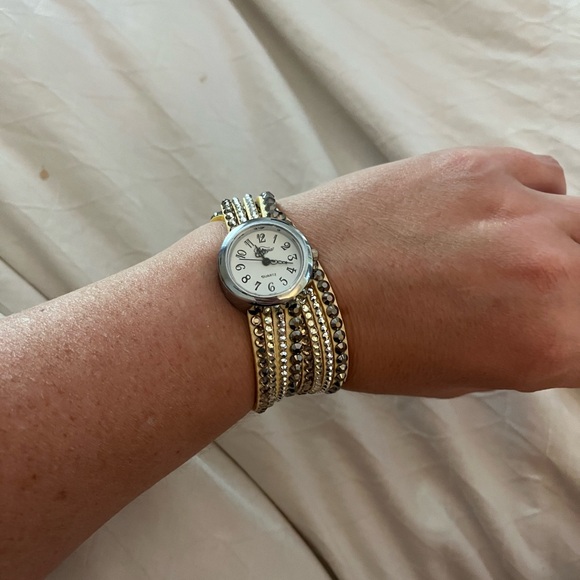 Yellow watch - Picture 5 of 7